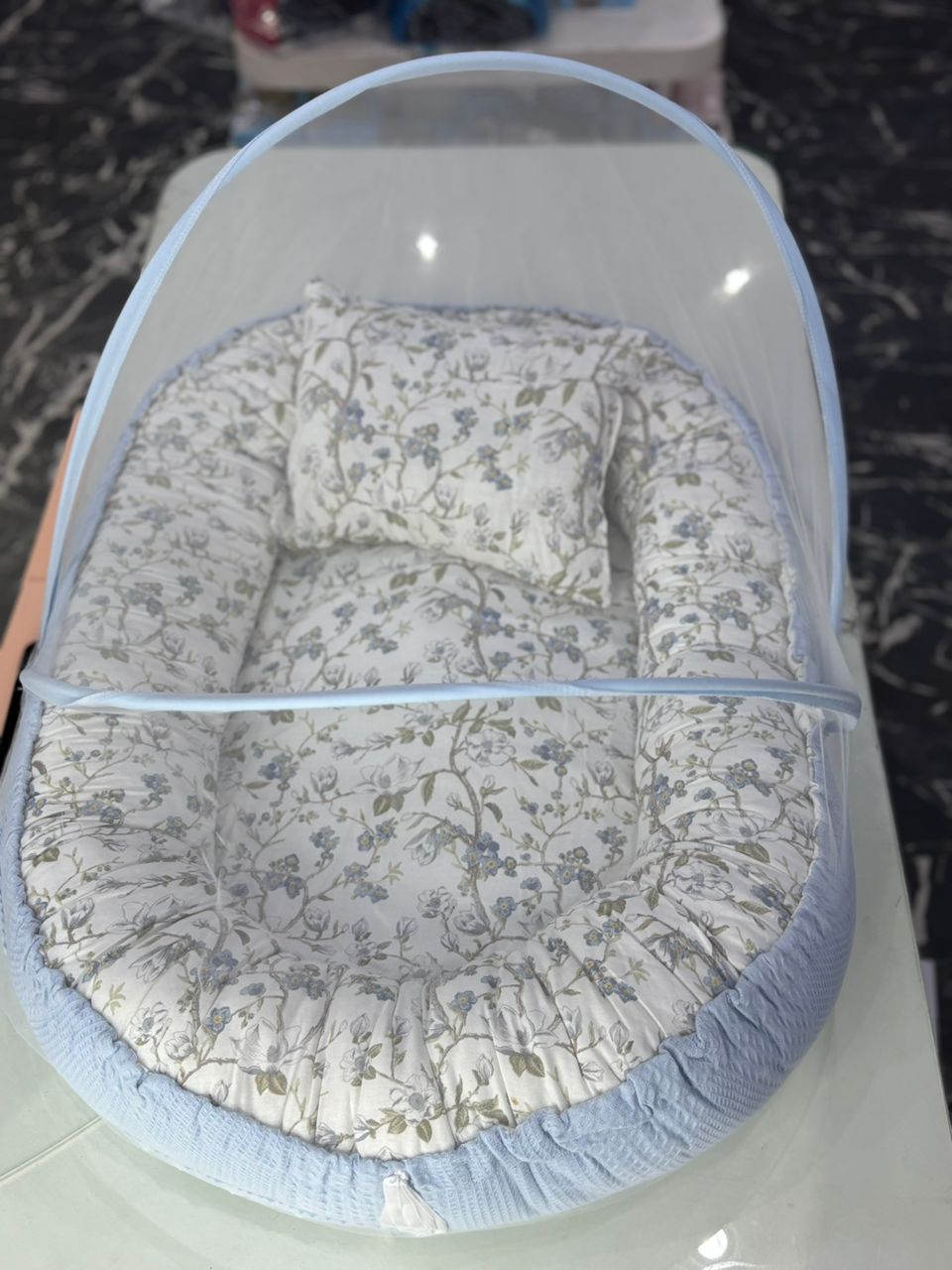 2839a5_8b437a314240436fb43873842ce4c992mv2.jpg Lit moustiquaire simple – Image 1