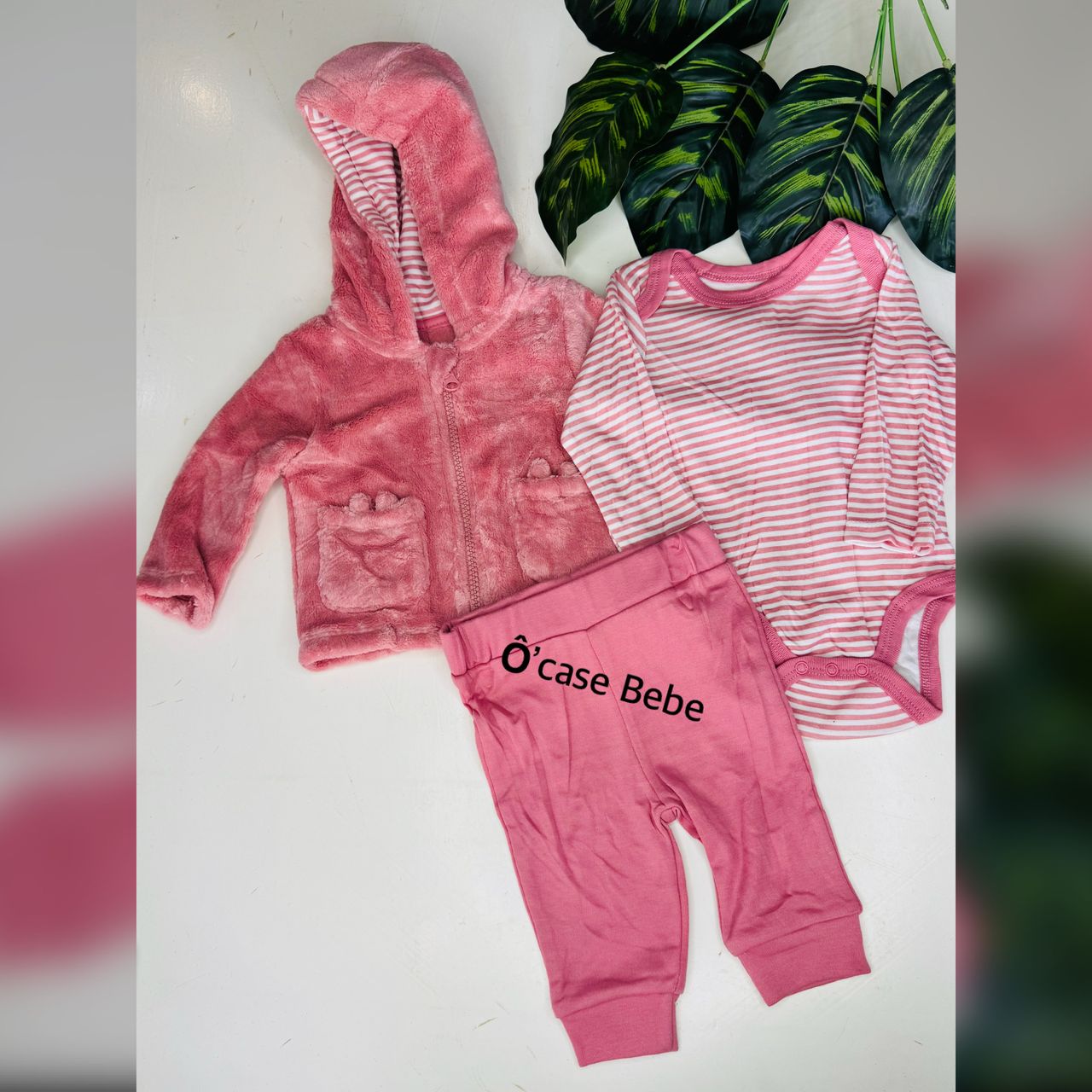 2839a5_c14c05a51c594709a384f7dab2052f64mv2.jpg Ensemble 3pcs avec capuch – Image 1