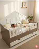 Lit enfant forme maison-berceau en bois – Image 2