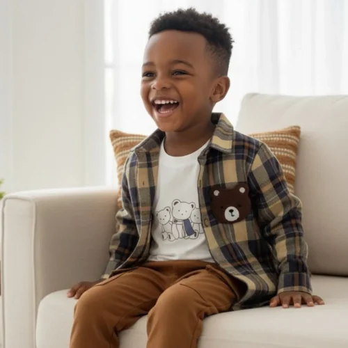 Ensemble garçon madras : chemise manche longue et pantalon, tenue décontractée pour enfant.