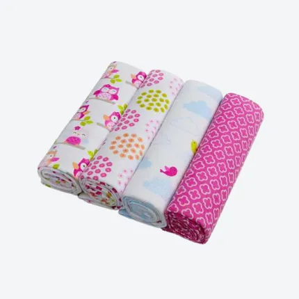 Lange coton bébé Ocasebebe, doux et absorbant, idéal pour l'emmaillotage et les soins.