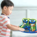 Jouet soccer set pour enfants : mini but, ballon et pompe pour s'amuser dehors.