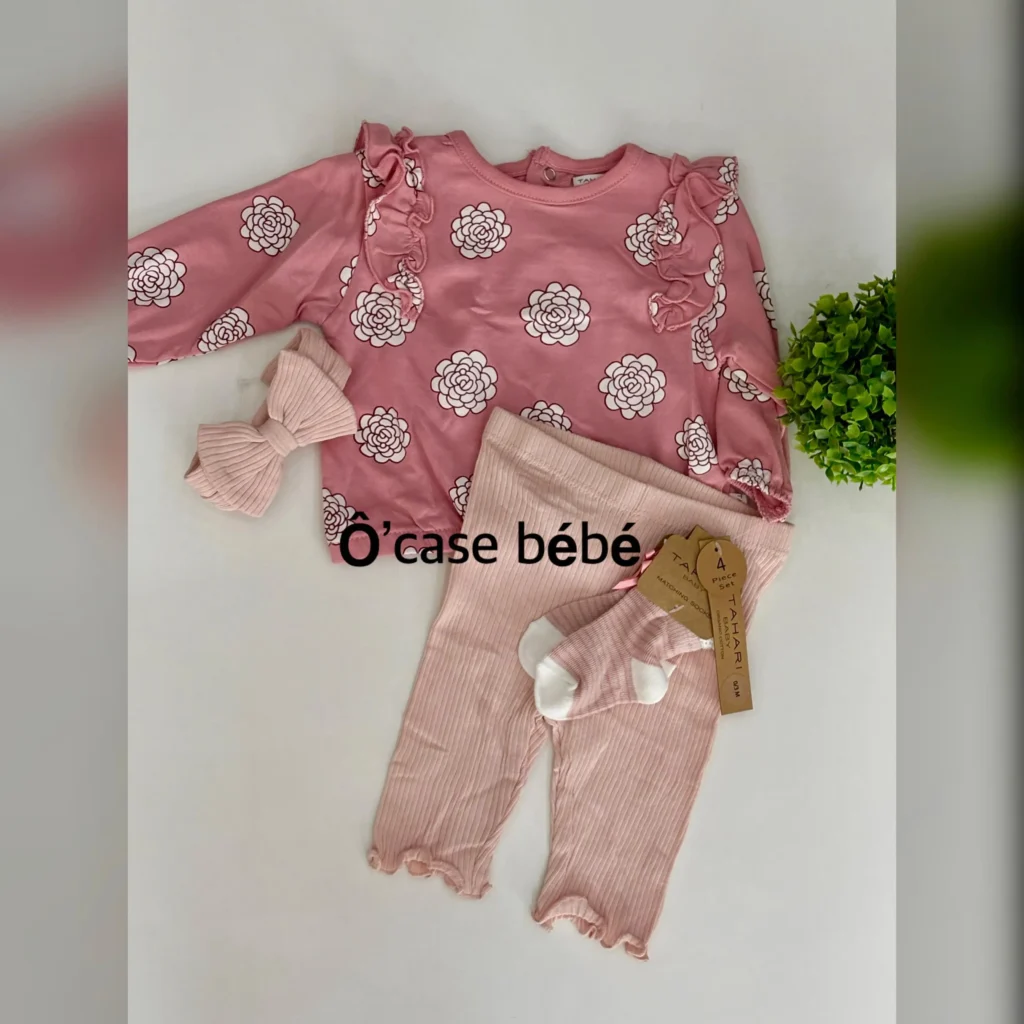 Ensemble 3pcs Tahiti bébé : barboteuse, bonnet et chaussettes en coton doux pour nouveau-né.