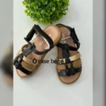 Chaussure fille rose à lacets, modèle ballerine confortable pour enfant, idéale pour toutes occasions.