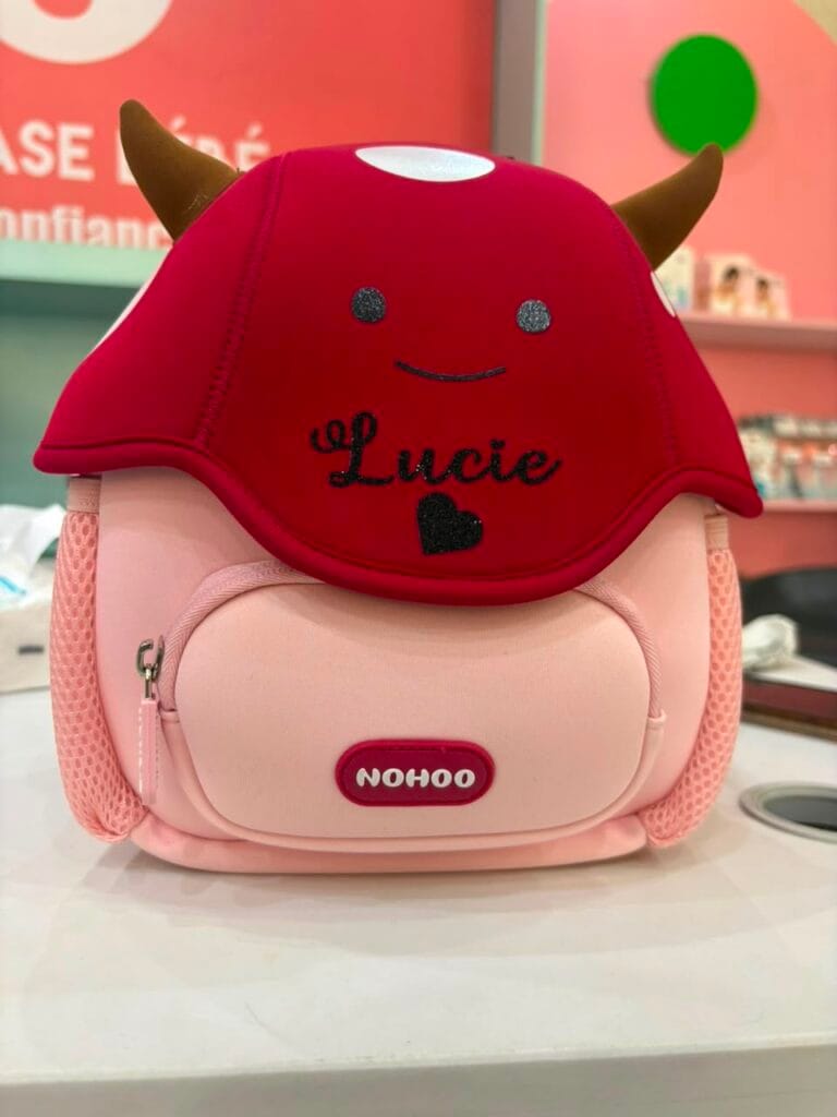Sac à dos enfant rose personnalisé avec le prénom Lucie